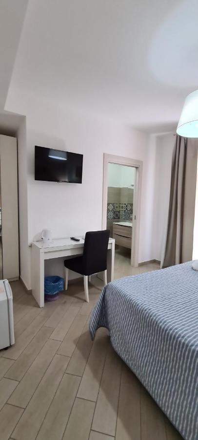 Belvedere Rent Rooms Кампофеличе ди Рокела Екстериор снимка