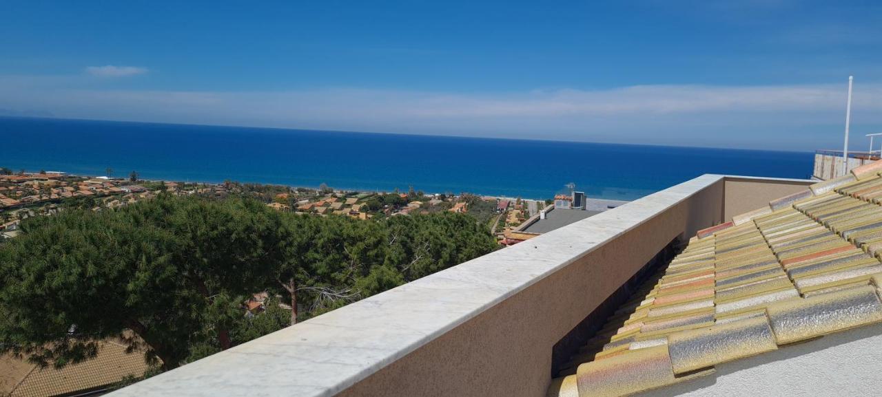 Belvedere Rent Rooms Кампофеличе ди Рокела Екстериор снимка