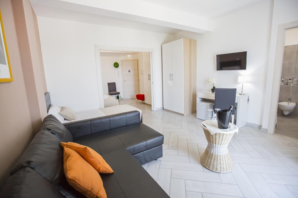 Belvedere Rent Rooms Кампофеличе ди Рокела Екстериор снимка