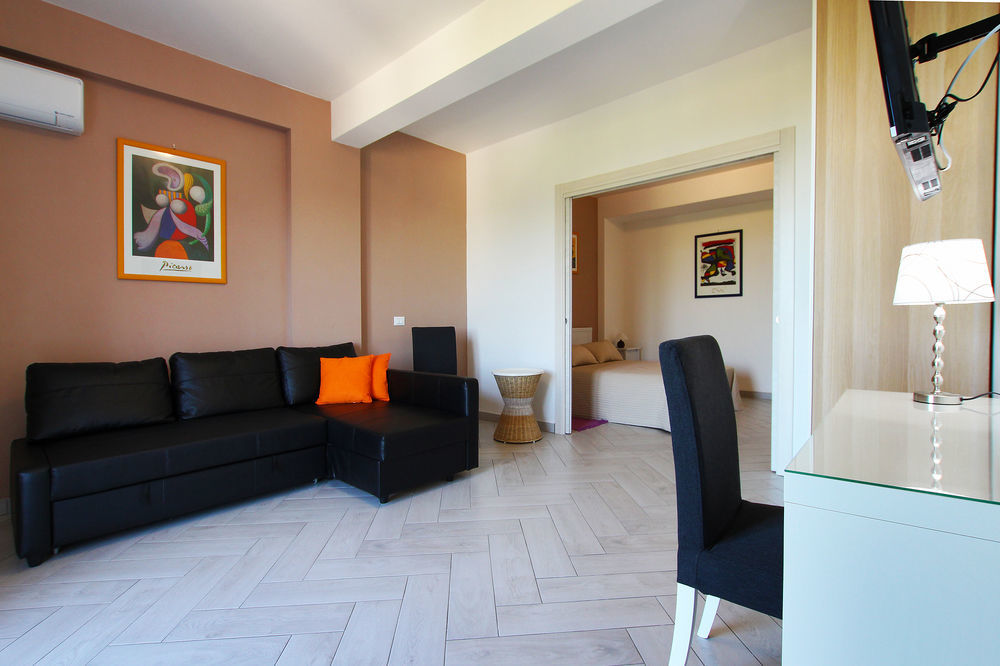 Belvedere Rent Rooms Кампофеличе ди Рокела Екстериор снимка