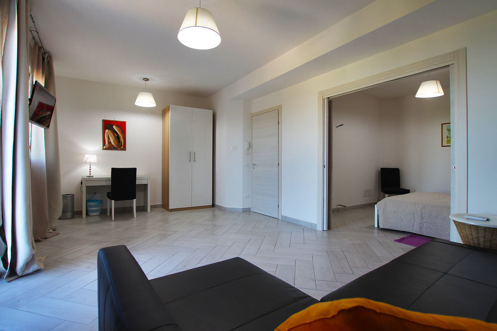Belvedere Rent Rooms Кампофеличе ди Рокела Екстериор снимка