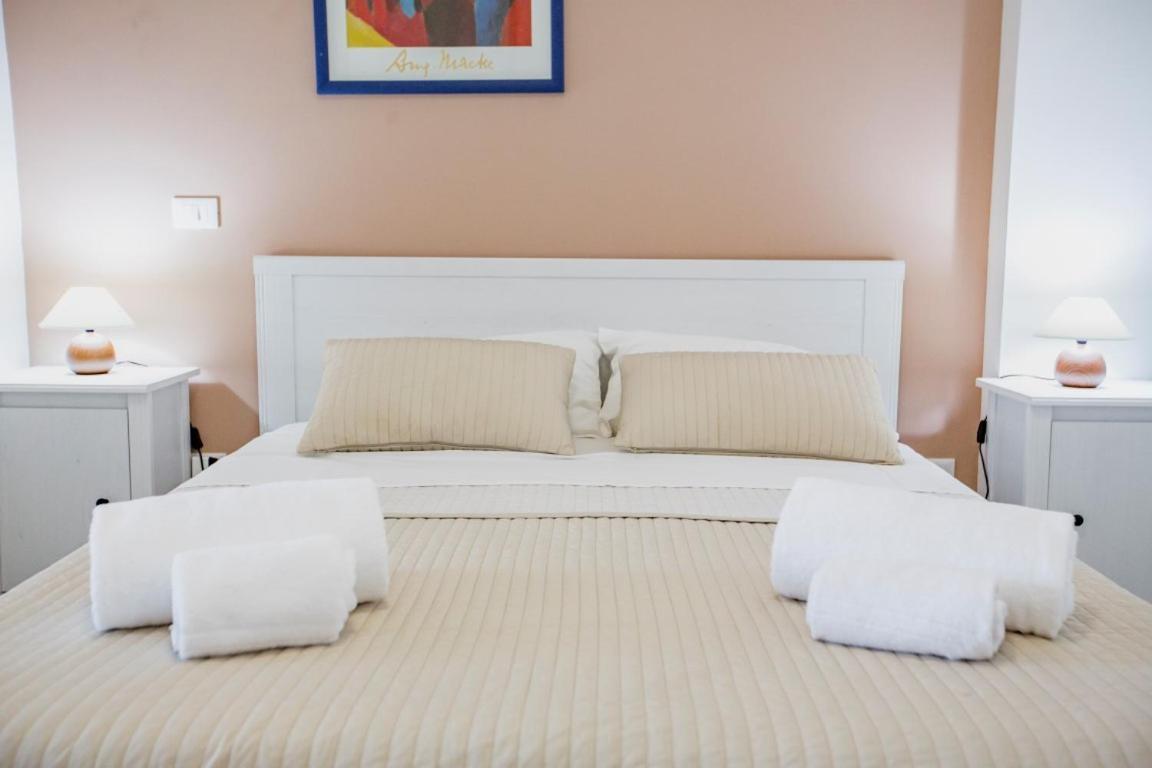 Belvedere Rent Rooms Кампофеличе ди Рокела Екстериор снимка