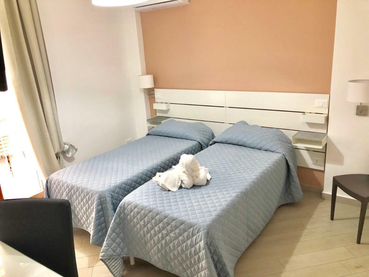 Belvedere Rent Rooms Кампофеличе ди Рокела Екстериор снимка