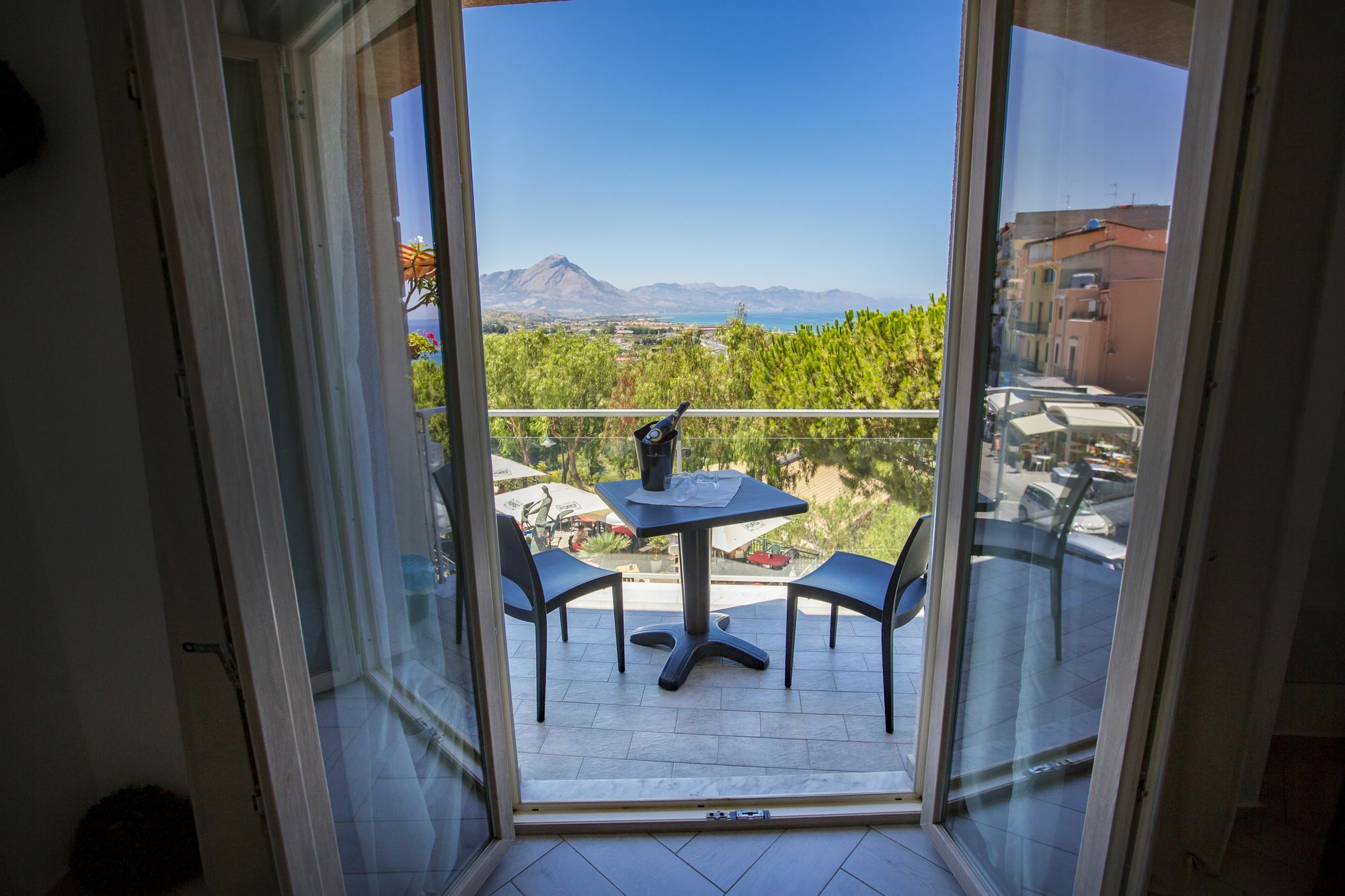 Belvedere Rent Rooms Кампофеличе ди Рокела Екстериор снимка