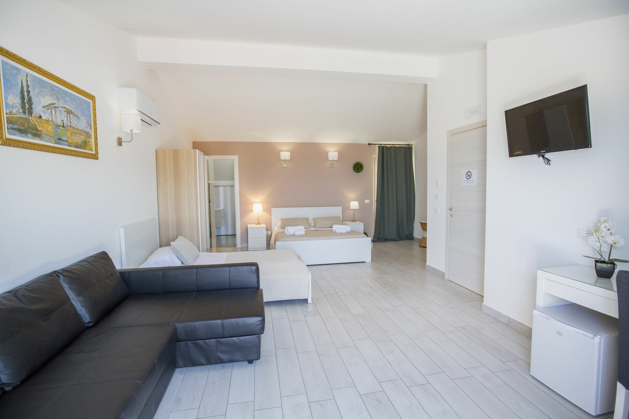 Belvedere Rent Rooms Кампофеличе ди Рокела Екстериор снимка